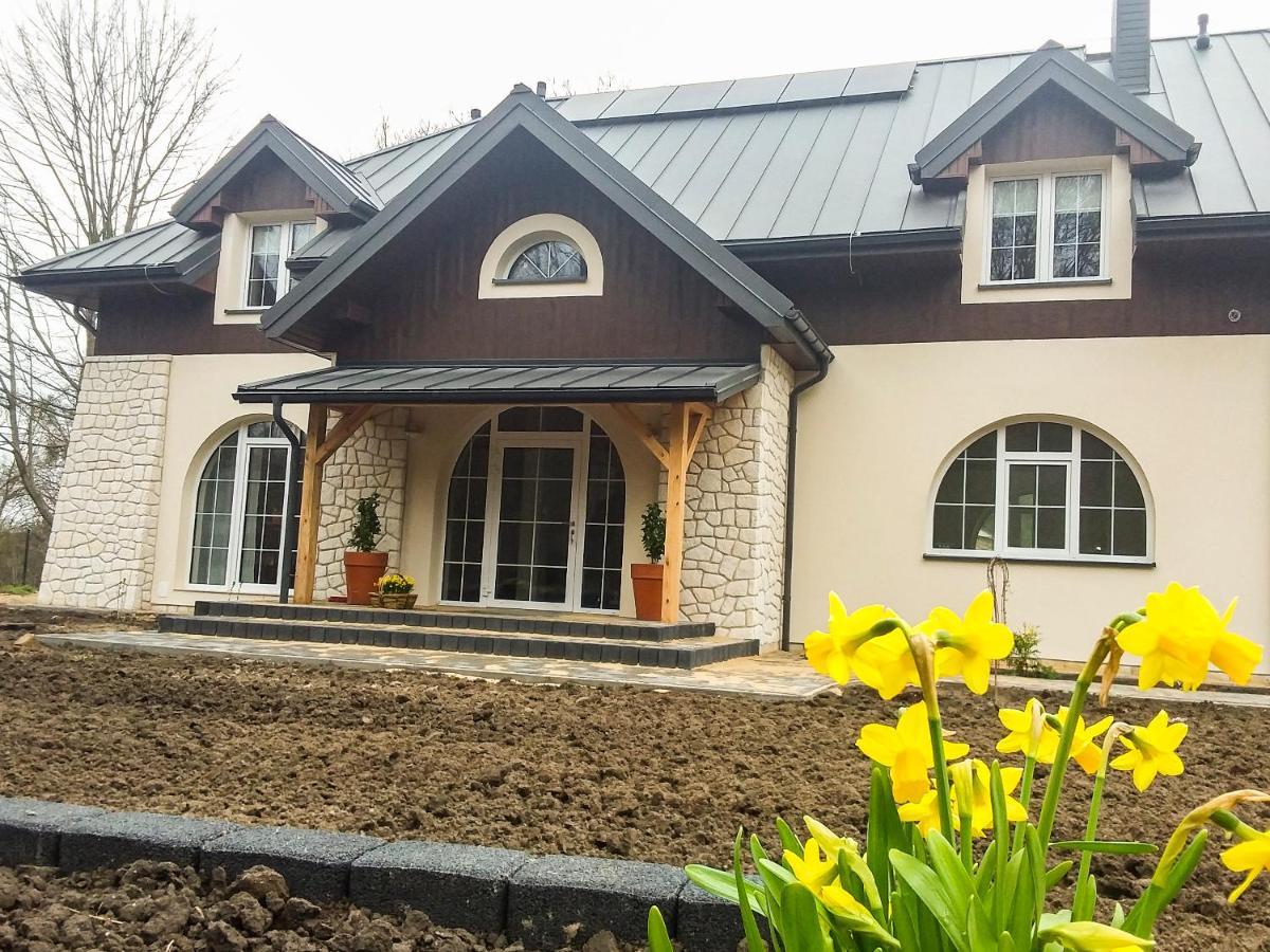 Dworek Akacja Uslugi Hotelarskie Janowiec Luaran gambar