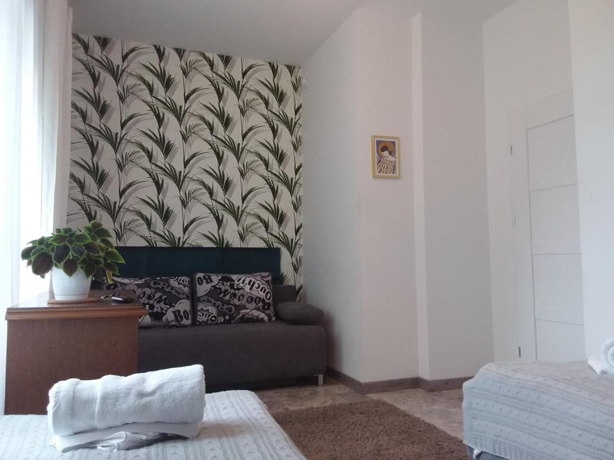 Dworek Akacja Uslugi Hotelarskie Janowiec Luaran gambar